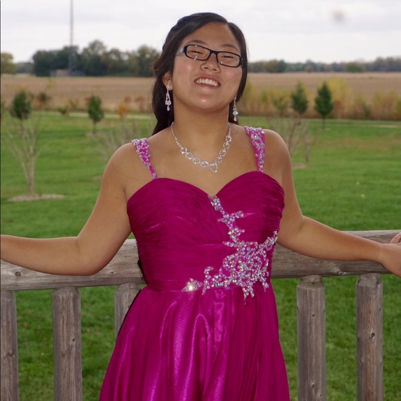 Homecoming dress. Only worn twice - Picture 4 of 6